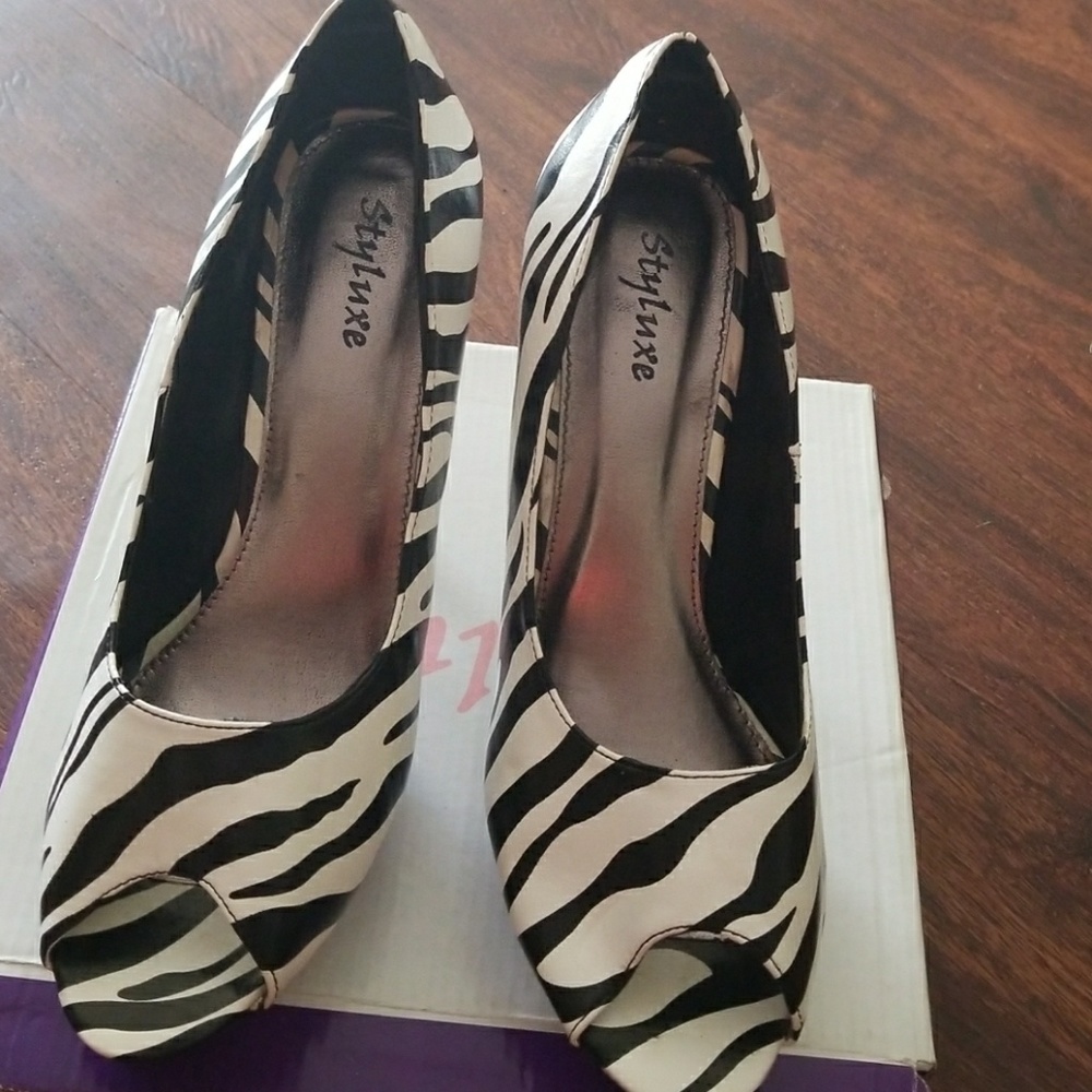 Shoes - Picture 4 of 4